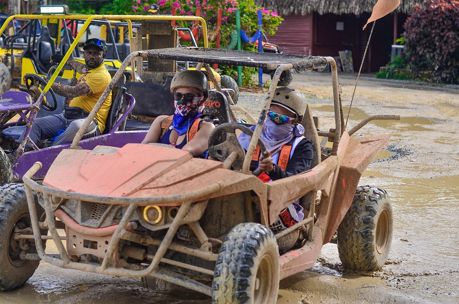Clientes en tour en buggy en Punta Cana